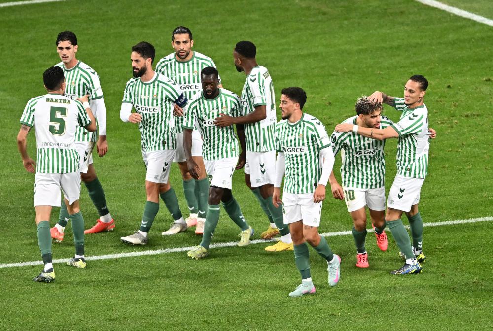 慕尼黑晚报：两名葡体球迷燃放烟火导致球迷和安保受伤被捕